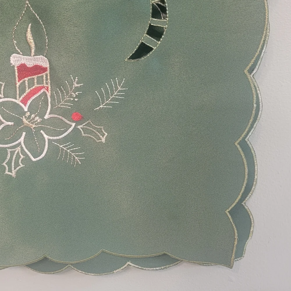 Vintage‎ Table Runner Christmas Holiday Green Embroidered Candle Floral